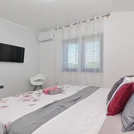 Сasa de vacaciones Artemis Zadar