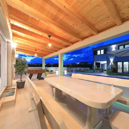 Holiday home Artemis *