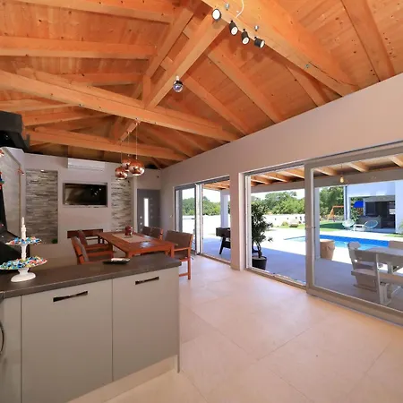 Holiday home Artemis *